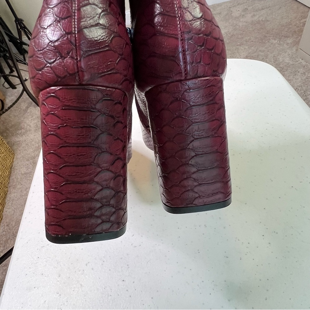 SHU SHOP Wine Snake Embossed Ankle Bootie SZ. 7.5. #65 - Picture 9 of 9